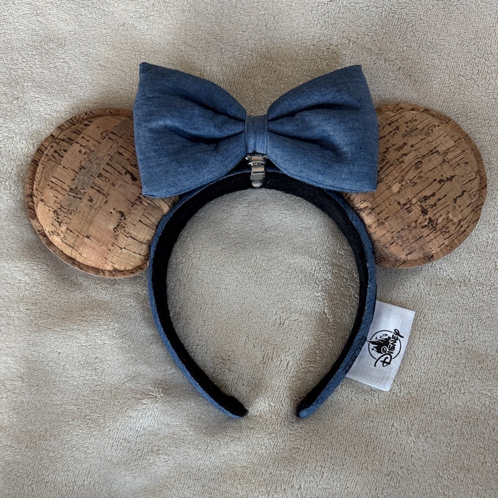 Pin Trading 1999 Minnie Mouse Ears 💙